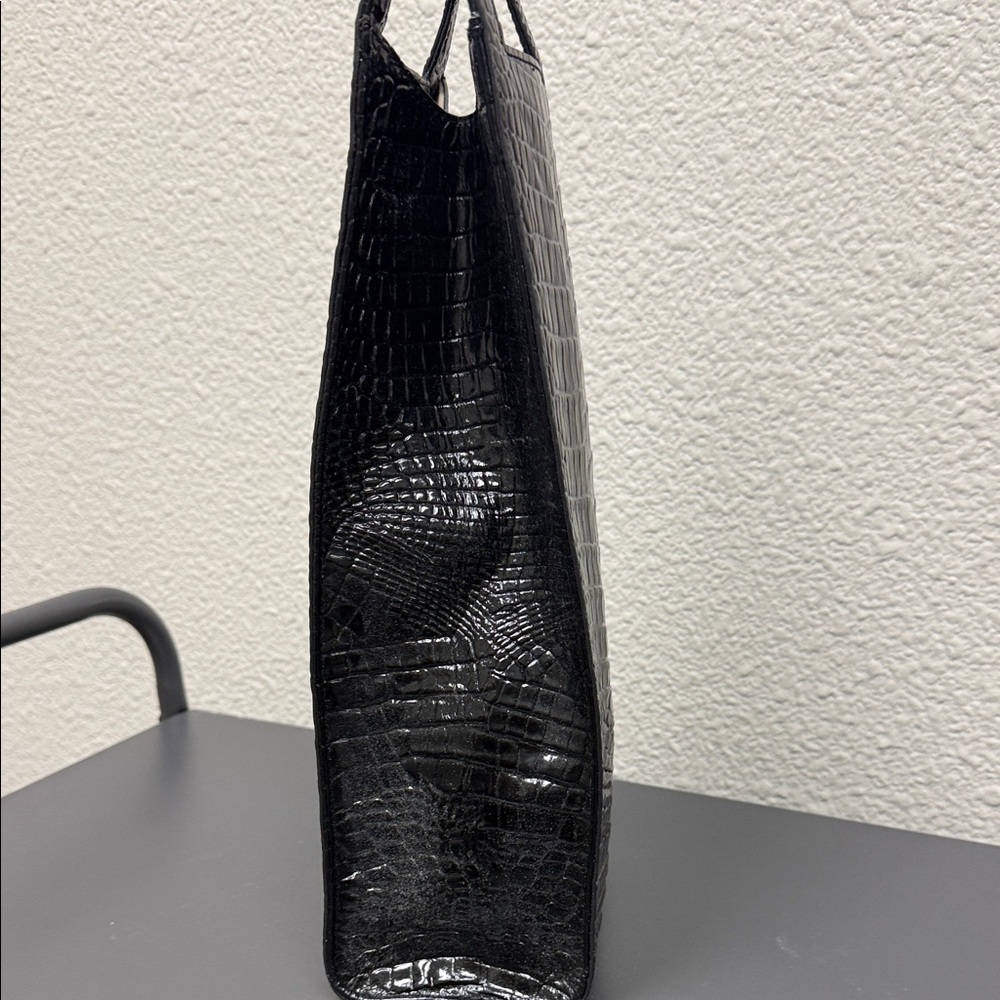 Brahmin Black Crocodile-Embossed Wine 🍷 Bag - Picture 4 of 9